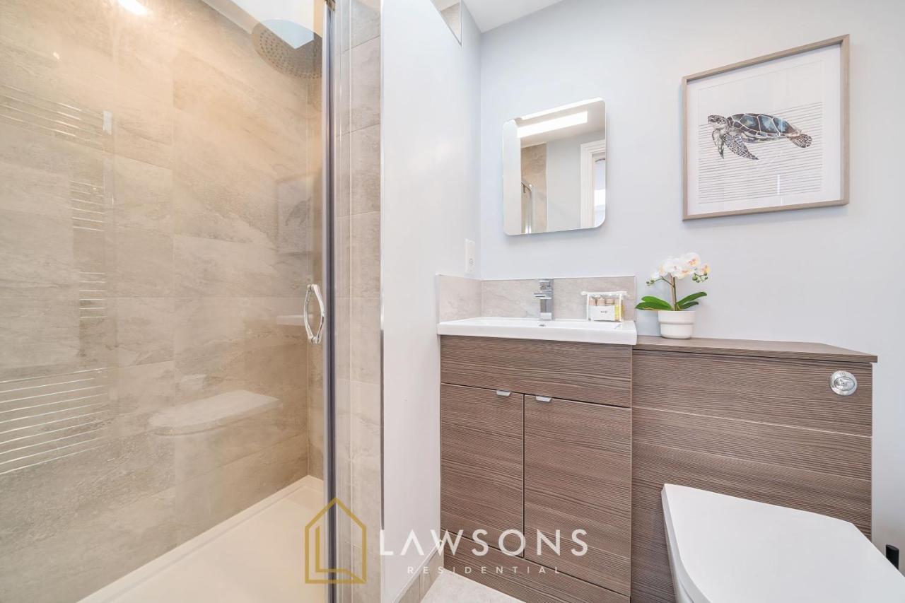 Апартаменты Chic Living By Lawsons Виндзор Экстерьер фото