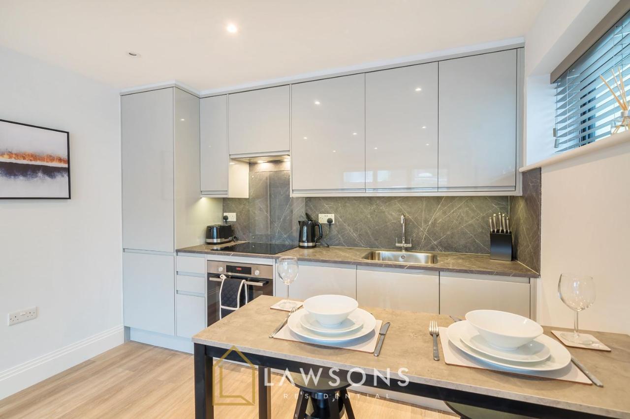 Апартаменты Chic Living By Lawsons Виндзор Экстерьер фото